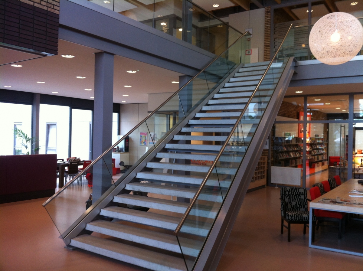 Trappen en hekwerken Kulturhus